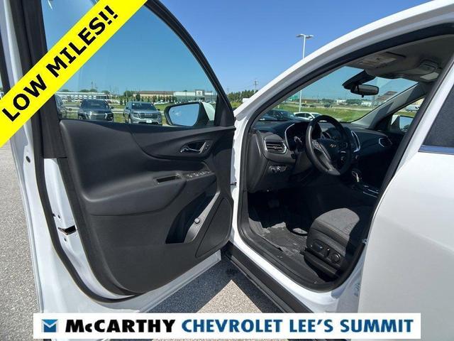 Photo of 2023 Iridescent Pearl Tricoat Chevrolet Equinox