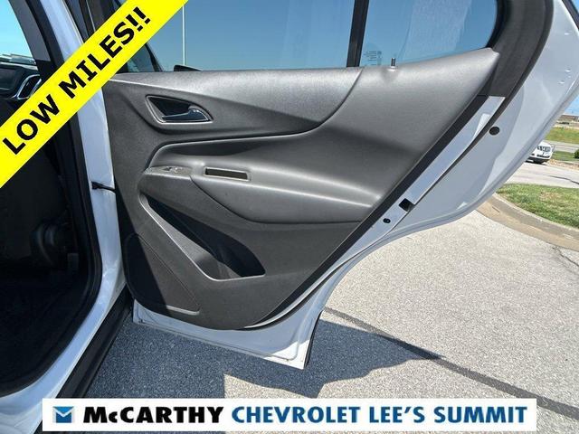 Photo of 2023 Iridescent Pearl Tricoat Chevrolet Equinox