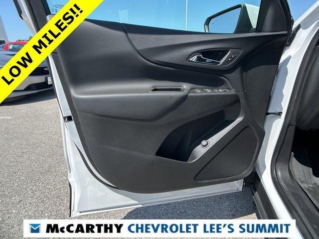 Photo of 2023 Iridescent Pearl Tricoat Chevrolet Equinox