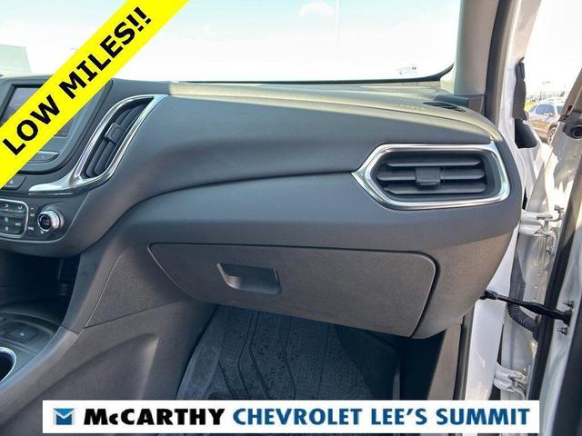 Photo of 2023 Iridescent Pearl Tricoat Chevrolet Equinox
