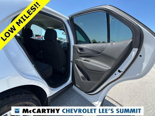 Photo of 2023 Iridescent Pearl Tricoat Chevrolet Equinox