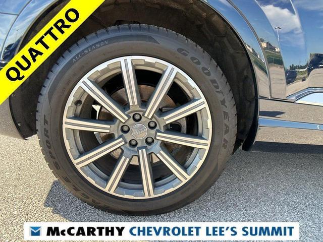 Photo of 2018 Ink Blue Metallic Audi Q7