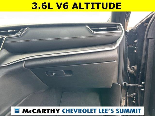 Photo of 2024 Diamond Black Jeep Grand Cherokee L