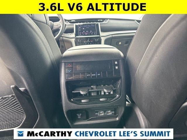 Photo of 2024 Diamond Black Jeep Grand Cherokee L