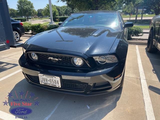 Photo of 2014 Black Ford Mustang