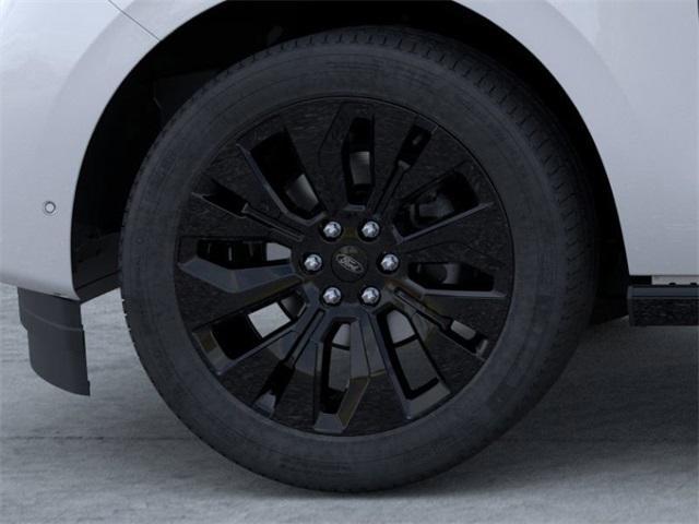 Photo of 2025 Silver Metallic Ford Expedition Max