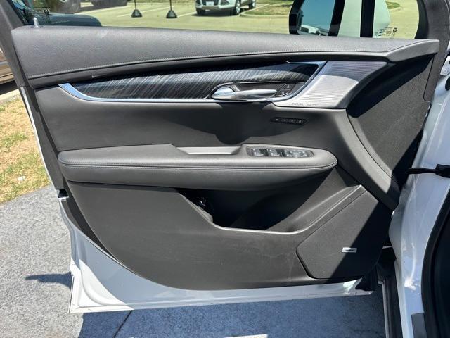 Photo of 2021 Crystal White Tri-Coat Cadillac XT6