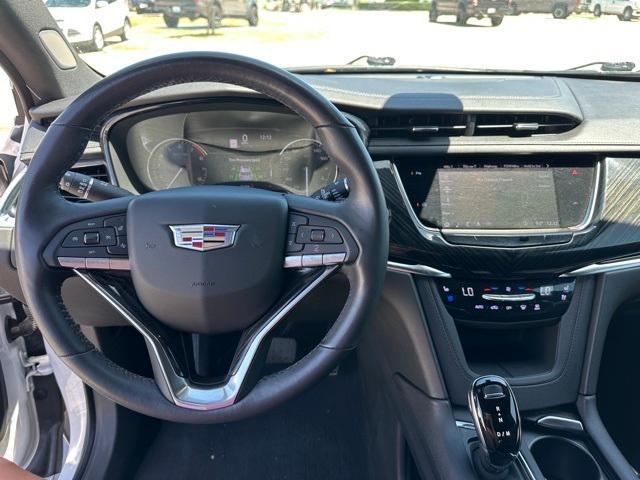 Photo of 2021 Crystal White Tri-Coat Cadillac XT6