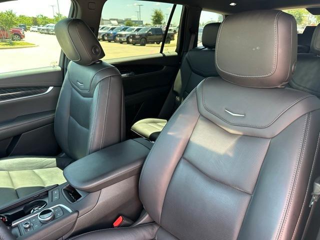 Photo of 2021 Crystal White Tri-Coat Cadillac XT6