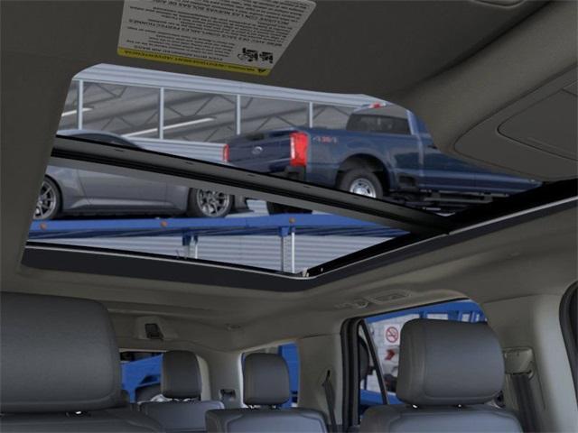 Photo of 2025 Silver Metallic Ford Expedition