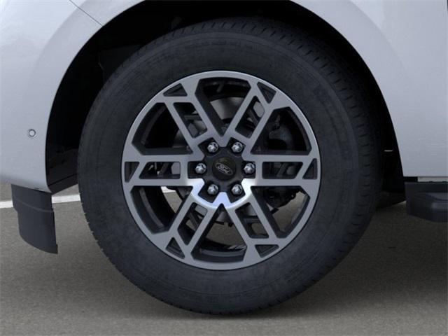 Photo of 2025 Silver Metallic Ford Expedition
