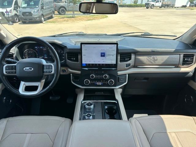 Photo of 2023 Black Metallic Ford Expedition