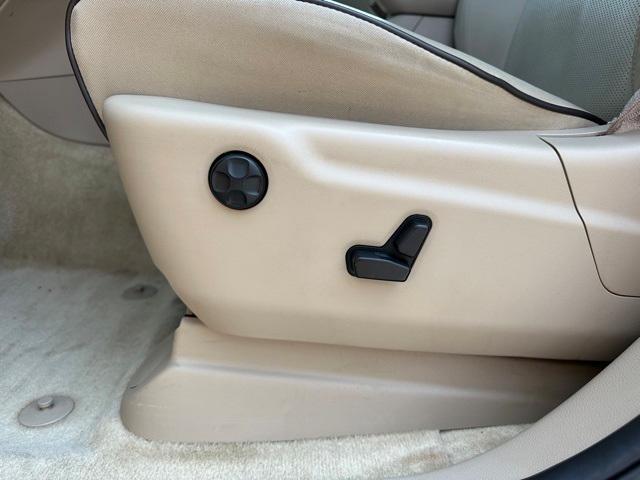 Photo of 2017 True Blue Pearlcoat Jeep Grand Cherokee