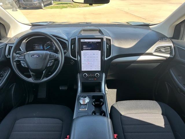 Photo of 2022 Agate Black Metallic Ford Edge