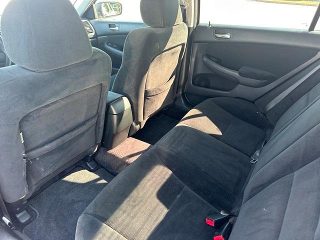 Photo of 2006 Alabaster Silver Metallic Honda Accord