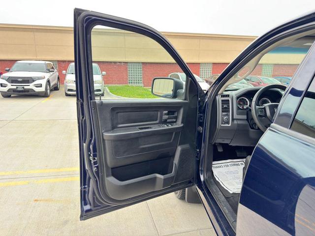 Photo of 2019 True Blue Pearlcoat RAM 1500