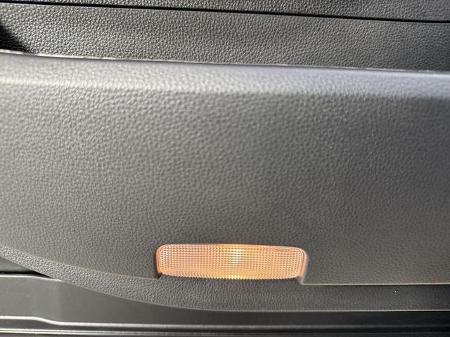 Photo of 2023 Midnight Black Metallic Toyota Highlander