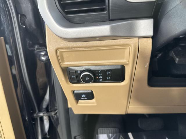Photo of 2023 Black Metallic Ford F-150