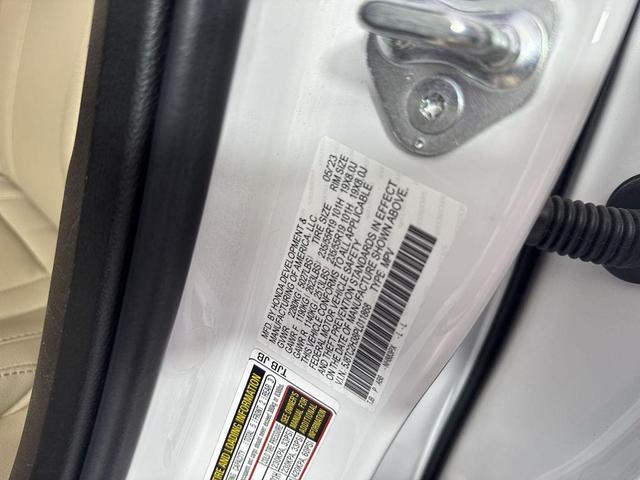 Photo of 2023 Platinum White Pearl Acura RDX