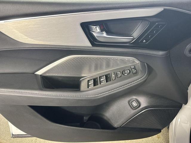 Photo of 2024 Platinum White Pearl Acura MDX