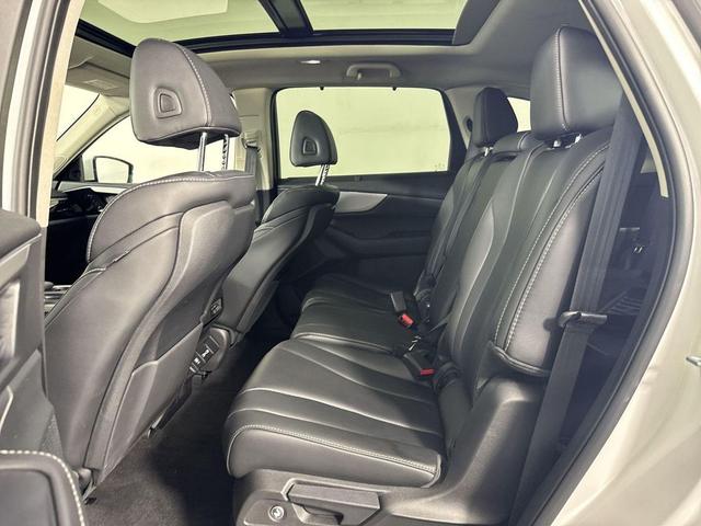 Photo of 2024 Platinum White Pearl Acura MDX