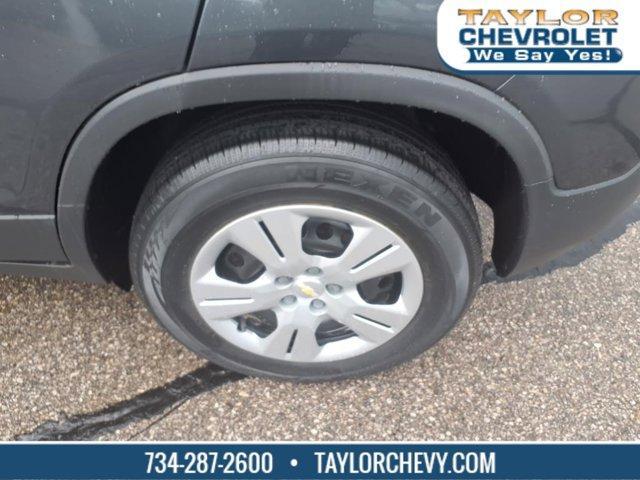 Photo of 2016 Cyber Gray Metallic Chevrolet Trax