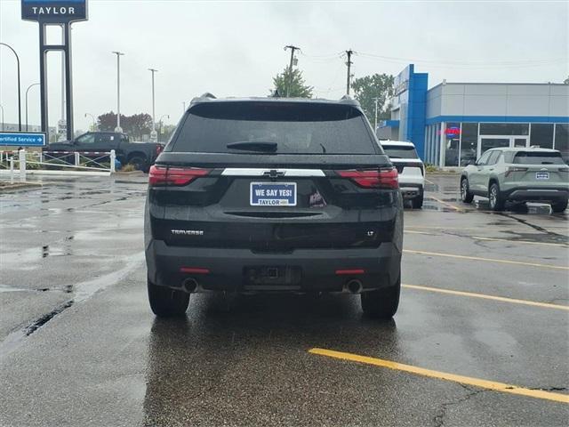 Photo of 2022 Mosaic Black Metallic Chevrolet Traverse