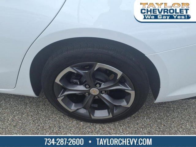 Photo of 2022 Summit White Chevrolet Malibu