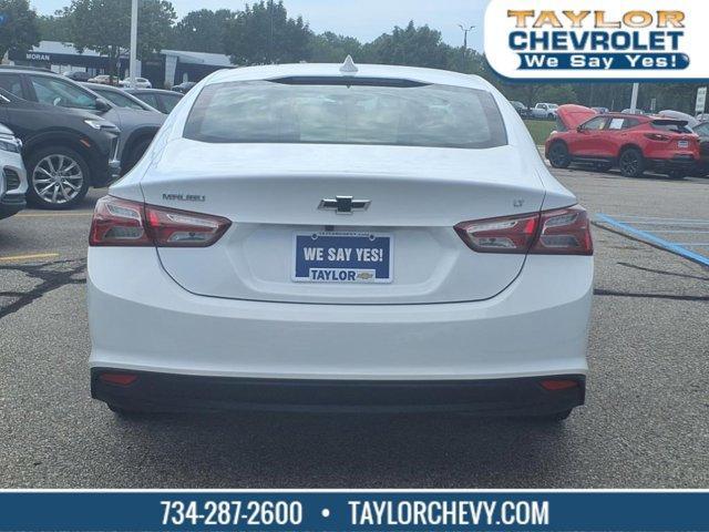 Photo of 2022 Summit White Chevrolet Malibu