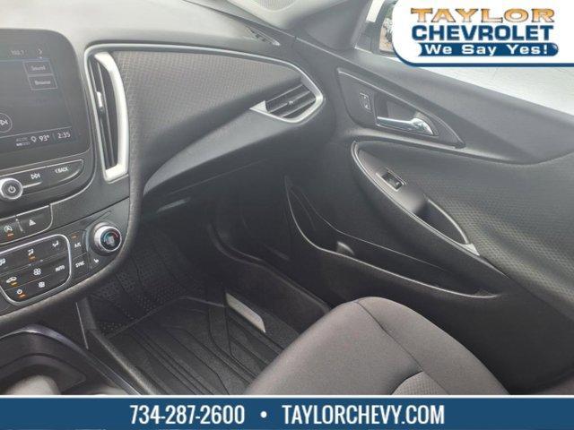 Photo of 2022 Summit White Chevrolet Malibu