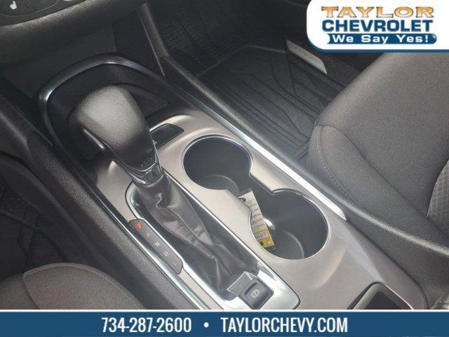 Photo of 2022 Summit White Chevrolet Malibu