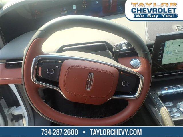 Photo of 2024 White Platinum Clearcoat Metallic Lincoln Nautilus