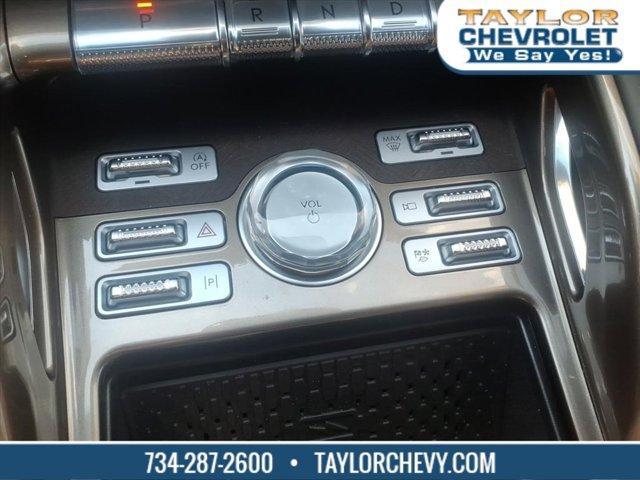 Photo of 2024 White Platinum Clearcoat Metallic Lincoln Nautilus