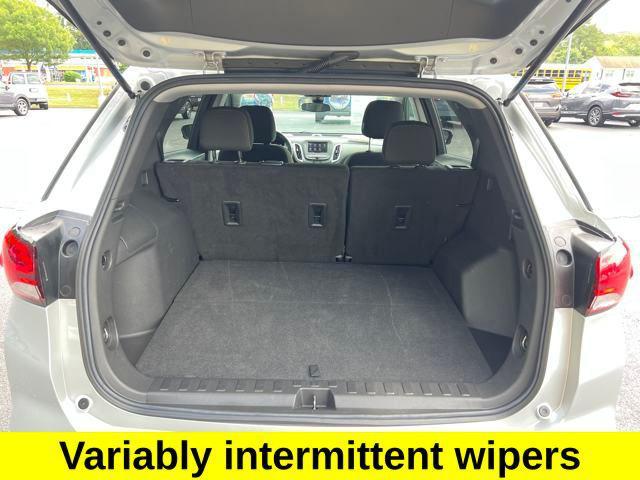 Photo of 2022 Silver Ice Metallic Chevrolet Equinox
