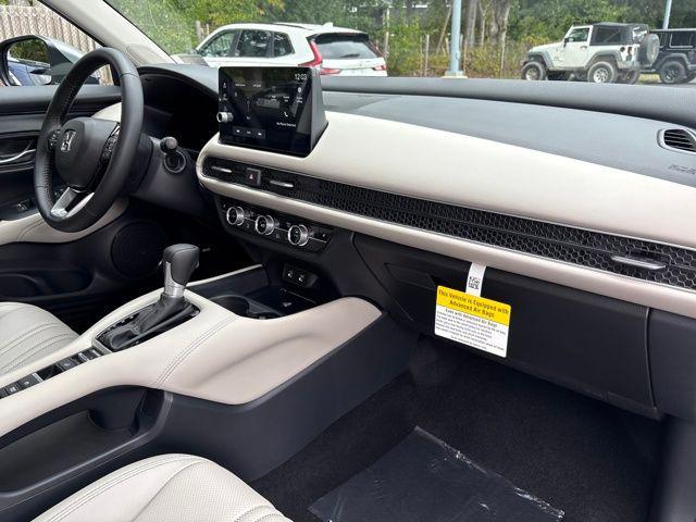 Photo of 2026 Solar Silver Metallic Honda HR-V