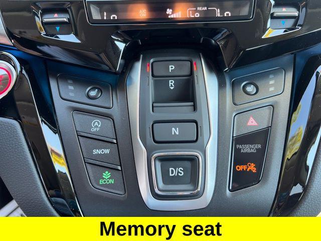 Photo of 2025 Sonic Gray Pearl Honda Odyssey