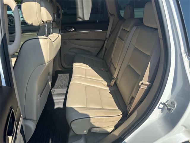 Photo of 2019 Ivory 3-Coat Jeep Grand Cherokee