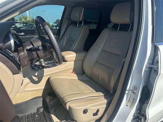 Photo of 2019 Ivory 3-Coat Jeep Grand Cherokee