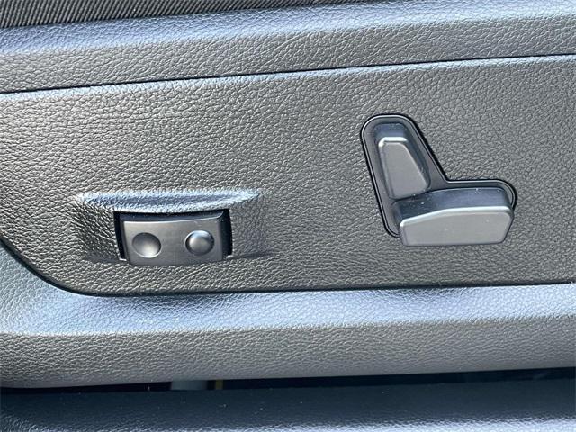 Photo of 2024 Bright White Clearcoat RAM 2500