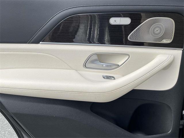 Photo of 2022 Silver Metallic Mercedes-Benz GLE 350