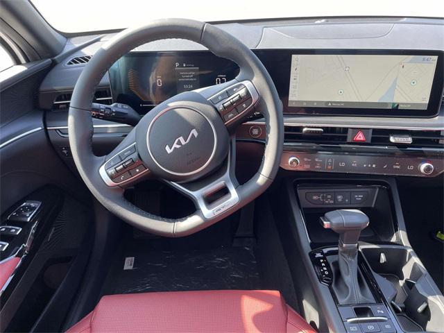 Photo of 2025 Snow White Pearl Kia K5