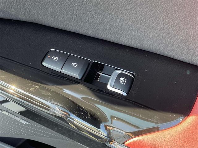 Photo of 2025 Snow White Pearl Kia K5