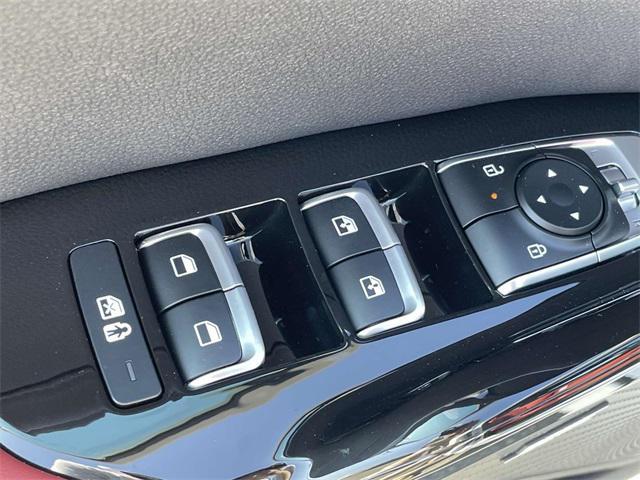 Photo of 2025 Snow White Pearl Kia K5