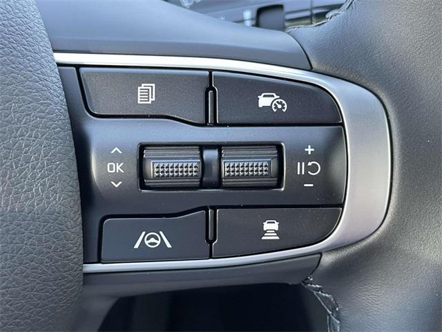 Photo of 2025 Snow White Pearl Kia K5
