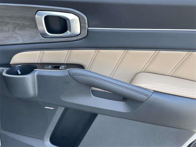 Photo of 2026 Ivory Silver Kia Sorento