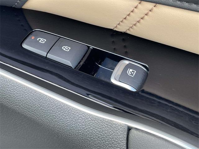 Photo of 2026 Ivory Silver Kia Sorento