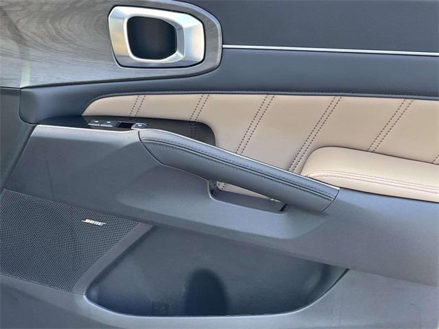 Photo of 2026 Ivory Silver Kia Sorento