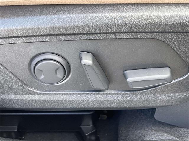 Photo of 2026 Ivory Silver Kia Sorento