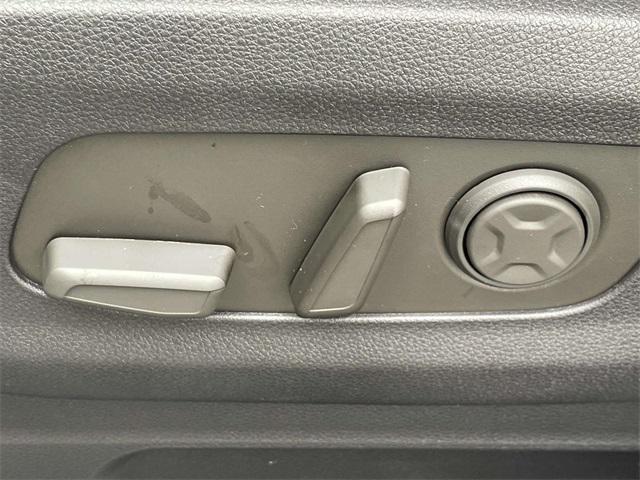 Photo of 2026 Ivory Silver Kia Carnival