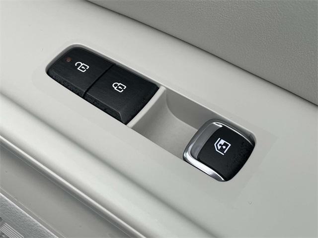 Photo of 2026 Ivory Silver Kia Carnival